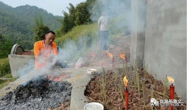 祖坟被侵占，老教师回老家解决问题，出钱出力还惹了一肚子气